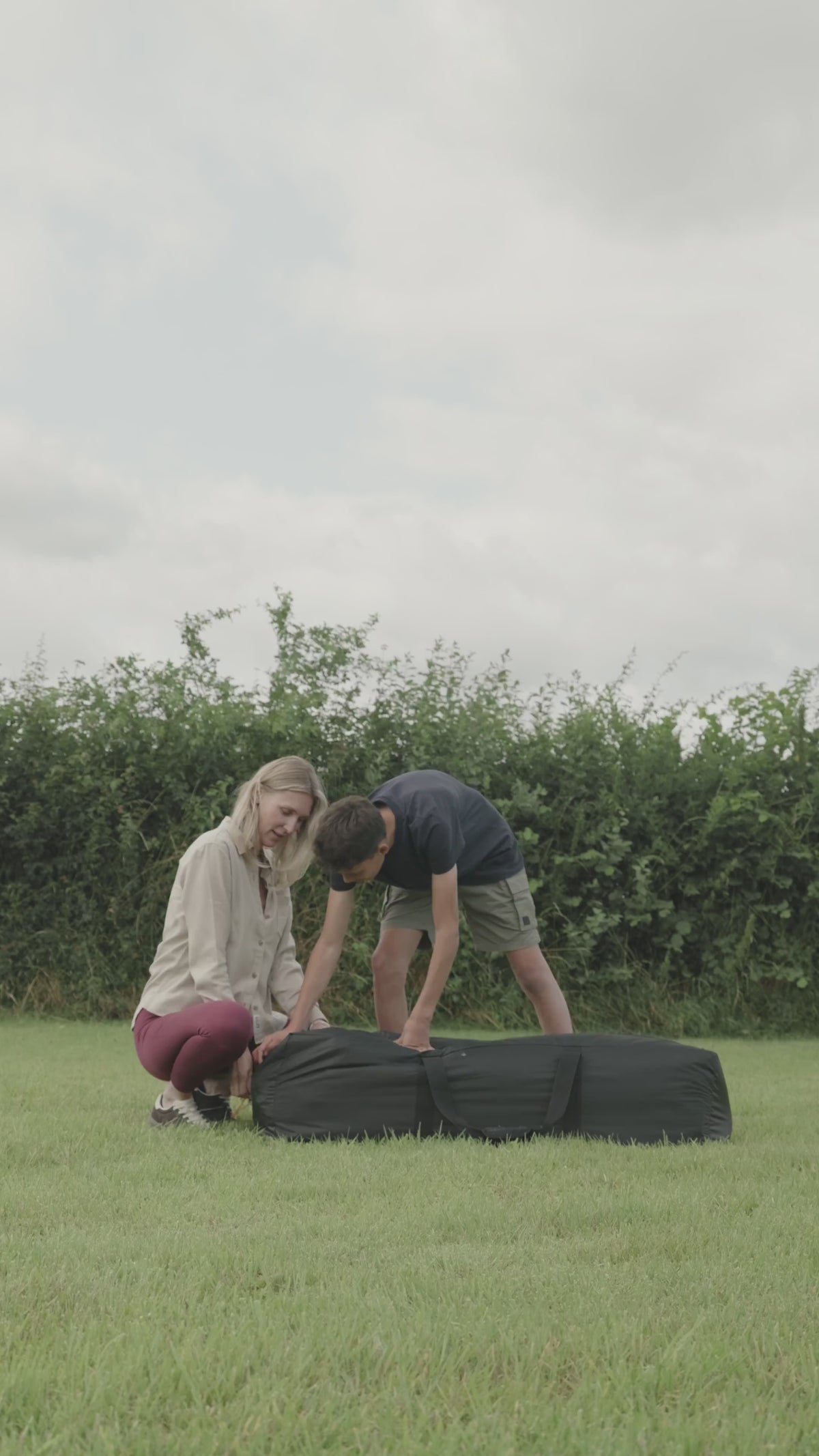 Load video: Coleman Vestibule for Victoria Falls 4 Family Tent | 5m² extra space